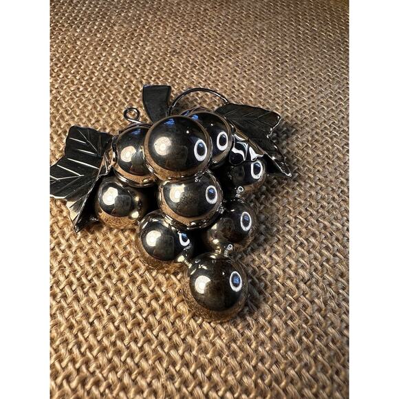 Mexico Signed Sterling Silver Grape Leaf Pin Brooch Pendant - Picture 4 of 12